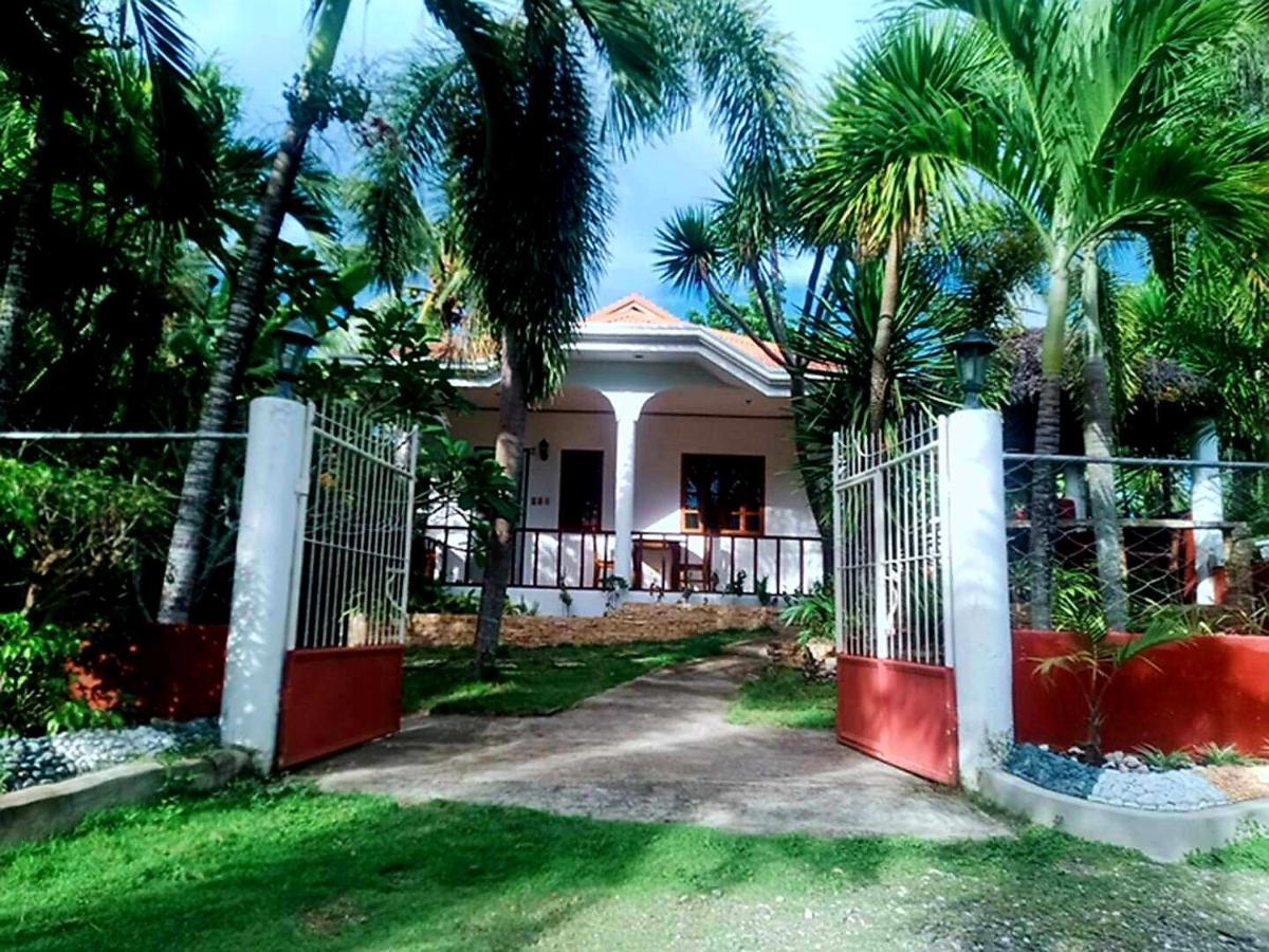Palmera Palma Private 1-Br Bungalow In Moalboal Exterior photo