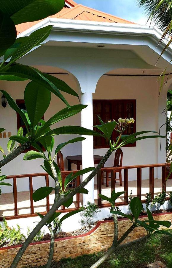Palmera Palma Private 1-Br Bungalow In Moalboal Exterior photo