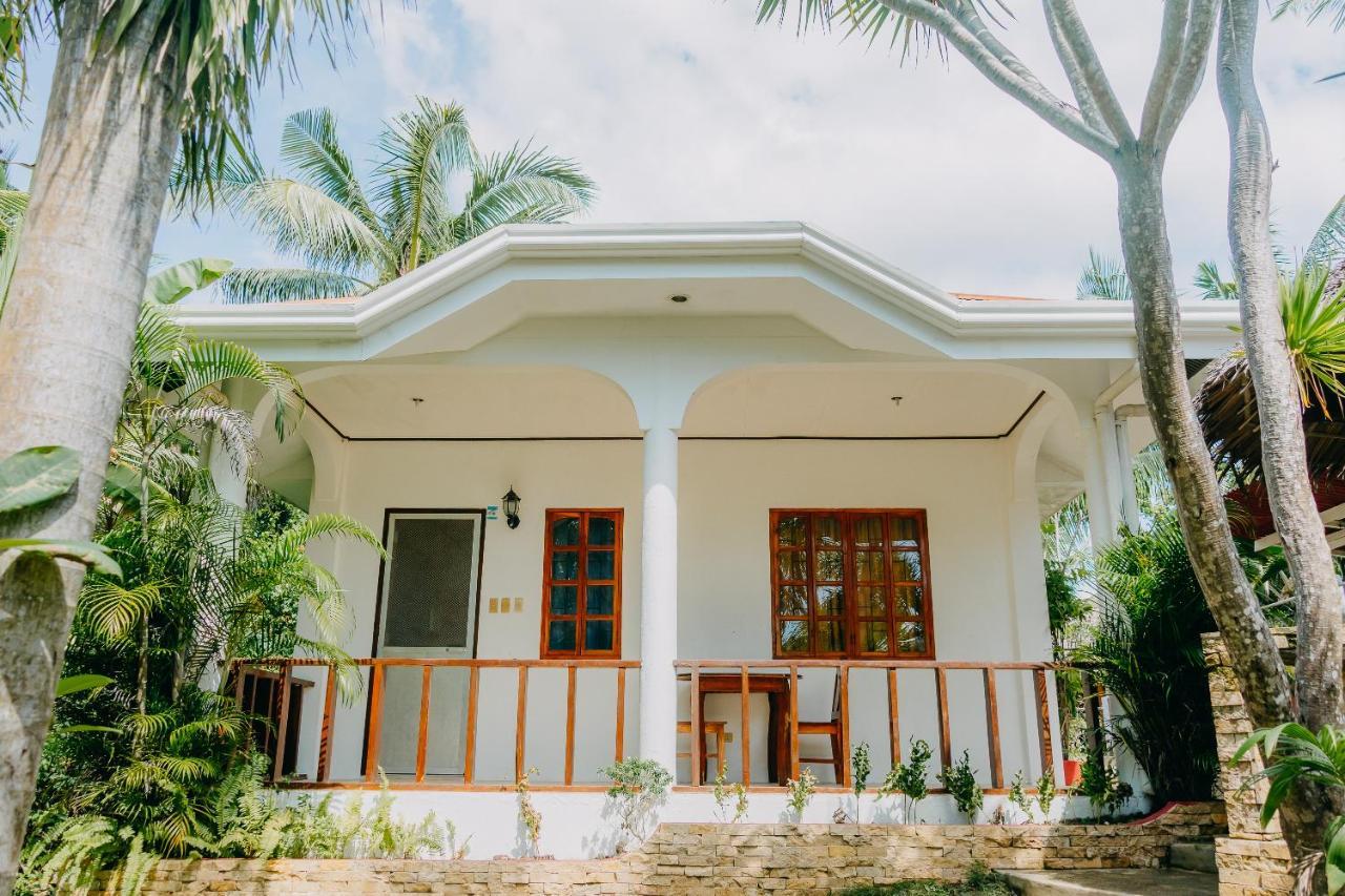 Palmera Palma Private 1-Br Bungalow In Moalboal Exterior photo