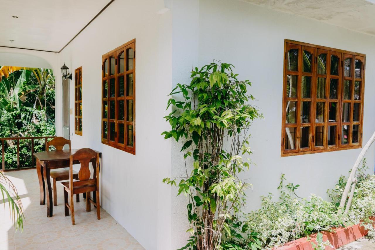 Palmera Palma Private 1-Br Bungalow In Moalboal Exterior photo