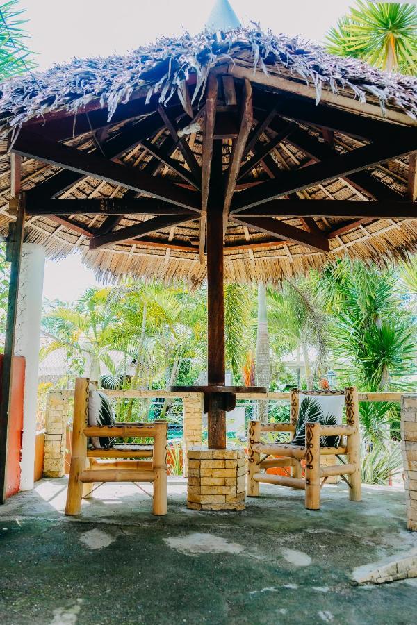 Palmera Palma Private 1-Br Bungalow In Moalboal Exterior photo